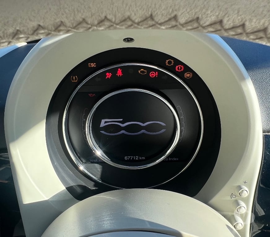 Voiture d'occasion Haute-Savoie Les Gets - 74260 - Photos Vivastreet FIAT 500C LOUNGE 69 CH