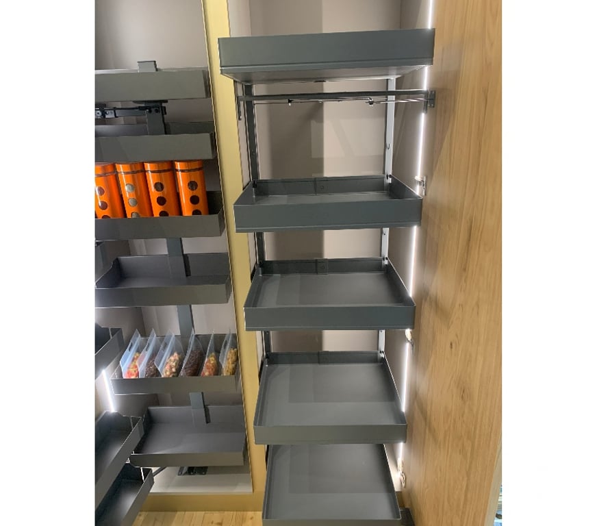 Ameublement & art de la table Hauts-de-Seine Issy les Moulineaux - 92130 - Photos Vivastreet Armoire haute cuisine placage chêne rustique