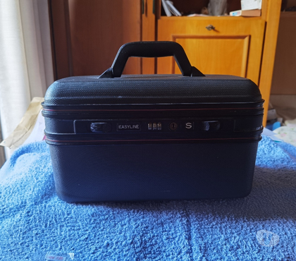Matériel de sport Issy les Moulineaux Hauts-de-Seine - Photos Vivastreet Vanity case marque Easyline rigide