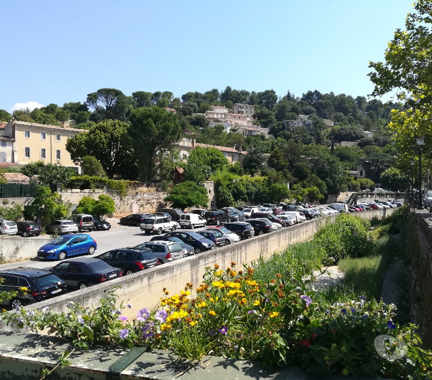 Appartements à vendre Vaucluse Apt - 84400 - Photos Vivastreet ±100K€,usage¹~150M²,S.H.¹~75M²(¹:annexe carrez) PACA