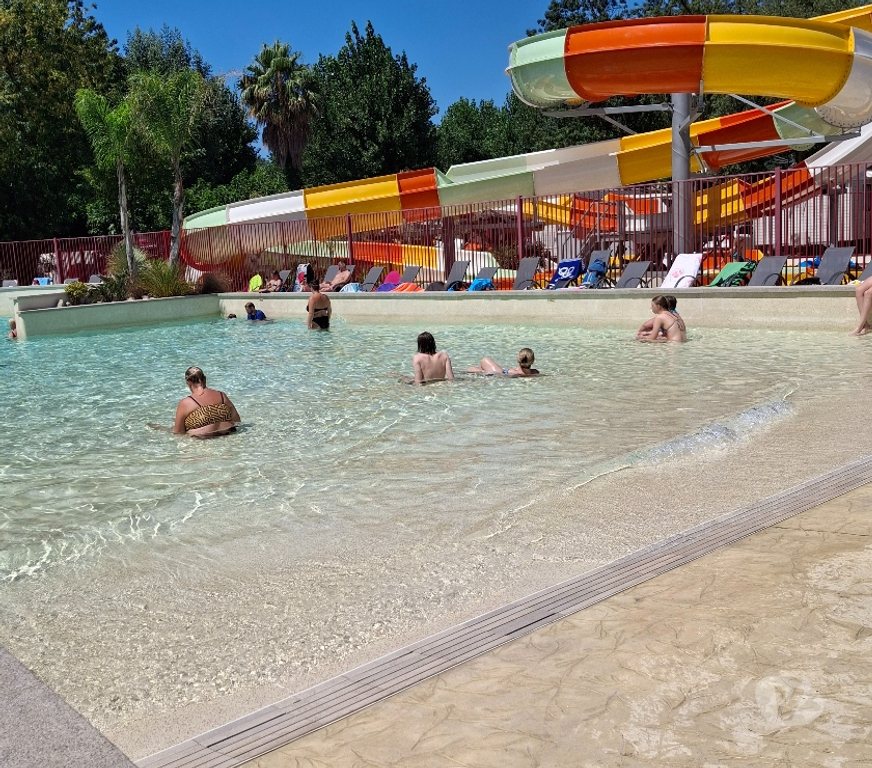 location saisonniere Pyrénées-Orientales Argeles sur Mer - 66700 - Photos Vivastreet Mobilhomme neuf et très bien équipé