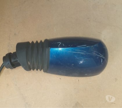 Pièces et services auto Borne Haute-Loire - Photos Vivastreet Rétroviseur électrique de fiat punto à partir de 1993