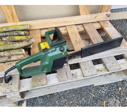 Bricolage - Jardin - Outillage Vimy Pas-de-Calais - Photos Vivastreet Tronçonneuse électrique Black & Decker