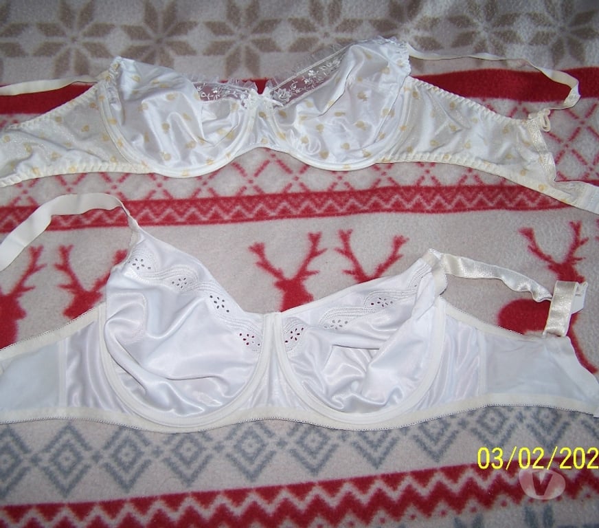 Vêtements occasion Hauts-de-Seine Issy les Moulineaux - 92130 - Photos Vivastreet 4 soutiens gorges 100 c et d