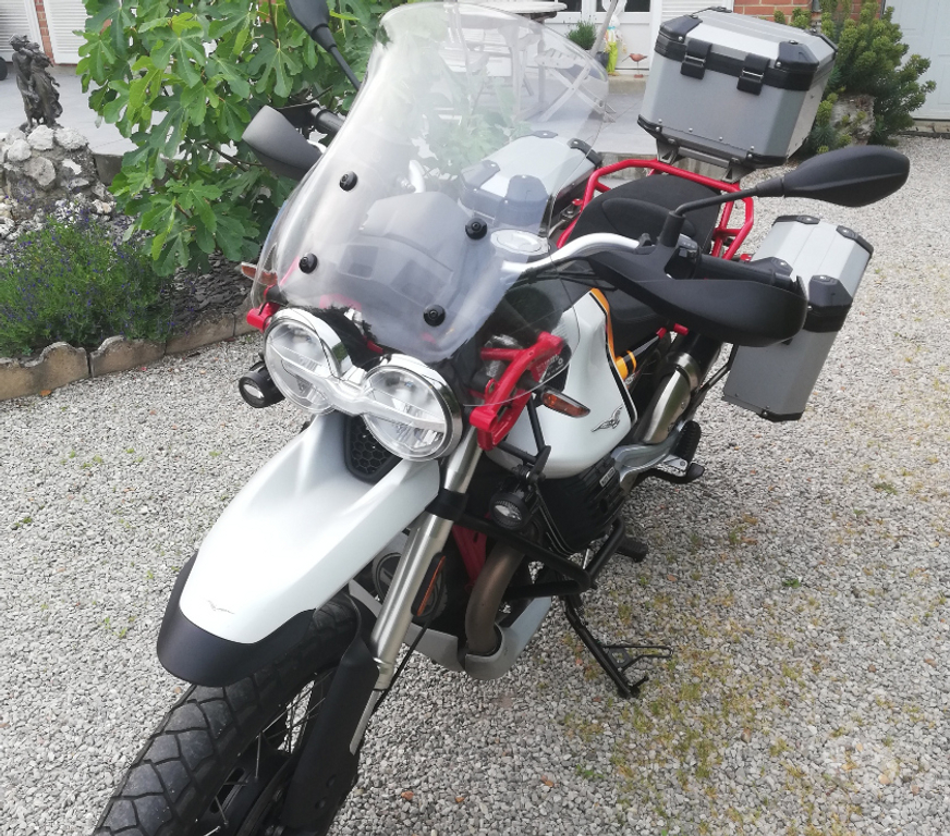 Moto d'occasion Pas-de-Calais Blendecques - 62575 - Photos Vivastreet A VENDRE MOTO GUZZI V85 TT