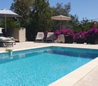 T2 BAS DE VILLA AVEC PISCINE
