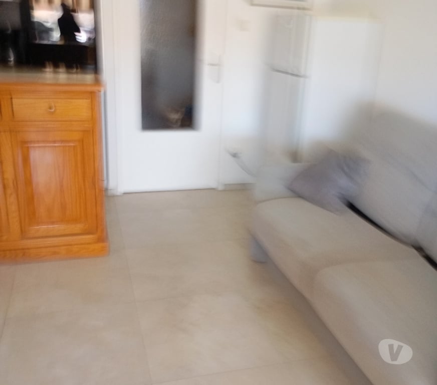 location saisonniere Var La Londe les Maures - 83250 - Photos Vivastreet Loue studio 4 personnes les pieds dans l'eau dans le var