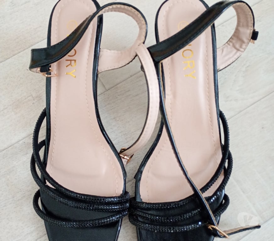 Chaussures Paris Paris 17ème ardt - 75017 - Photos Vivastreet sandale a talons été ou soirée