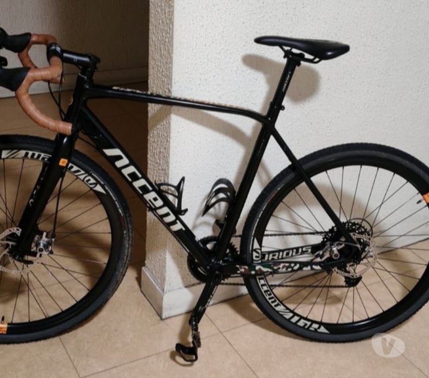 Matériel de sport Val-de-Marne Arcueil - 94110 - Photos Vivastreet Vélo gravel à vendre