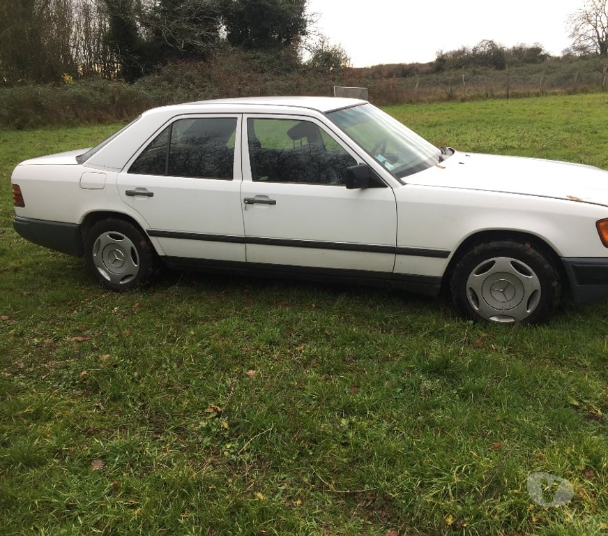 Voiture d'occasion Nièvre Fourchambault - 58600 - Photos Vivastreet MERCEDES W 124 1989