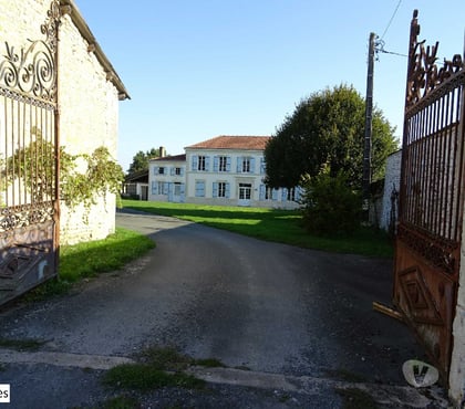 Vente Maison Surgeres Charente-Maritime - Photos Vivastreet Grande maison charentaise