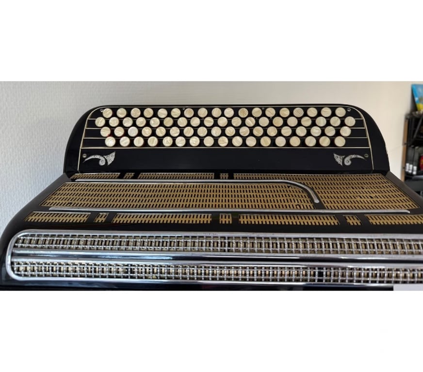 Instruments de musique Bas-Rhin Mommenheim - 67670 - Photos Vivastreet SAVOIA CASSOTO II - accordéon 4 rangs - 120 basses