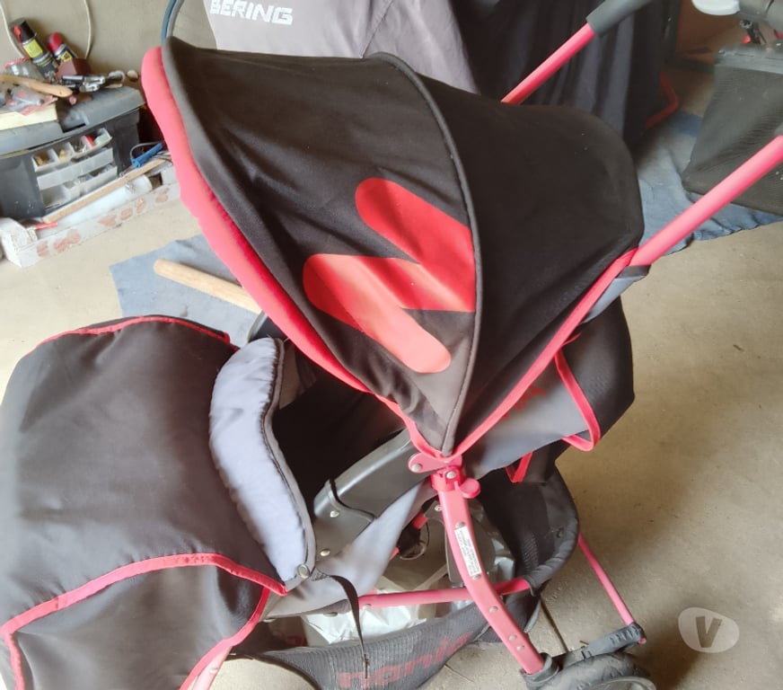 Equipements bébés Ille-et-Vilaine Vitre - 35500 - Photos Vivastreet A vendre poussette landau et jouets de 0a 6ans