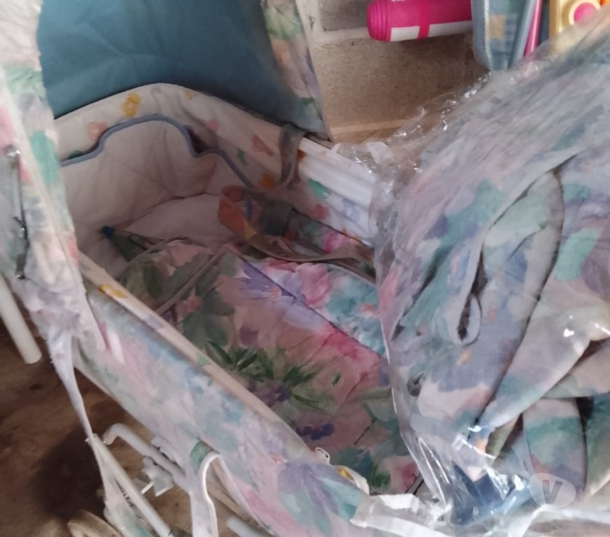 Equipements bébés Ille-et-Vilaine Vitre - 35500 - Photos Vivastreet A vendre poussette landau et jouets de 0a 6ans