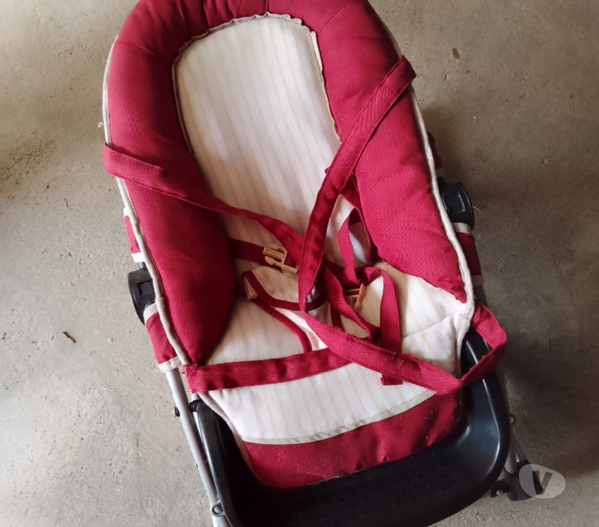 Equipements bébés Ille-et-Vilaine Vitre - 35500 - Photos Vivastreet A vendre poussette landau et jouets de 0a 6ans