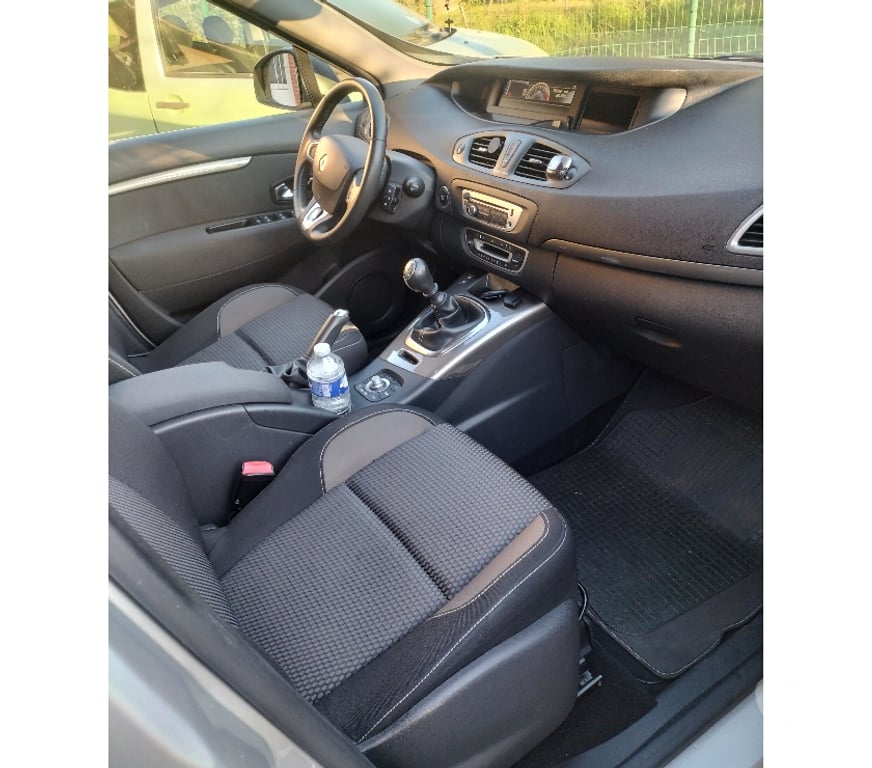 Voiture d'occasion Sarthe Ecommoy - 72220 - Photos Vivastreet Vend beau Scénic x mod