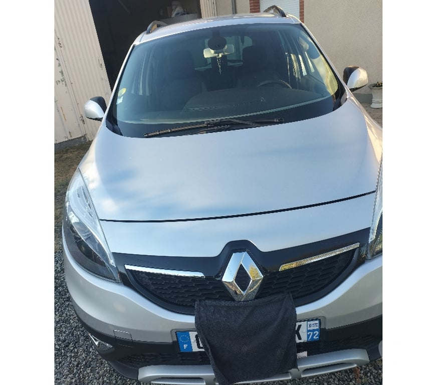 Voiture d'occasion Sarthe Ecommoy - 72220 - Photos Vivastreet Vend beau Scénic x mod