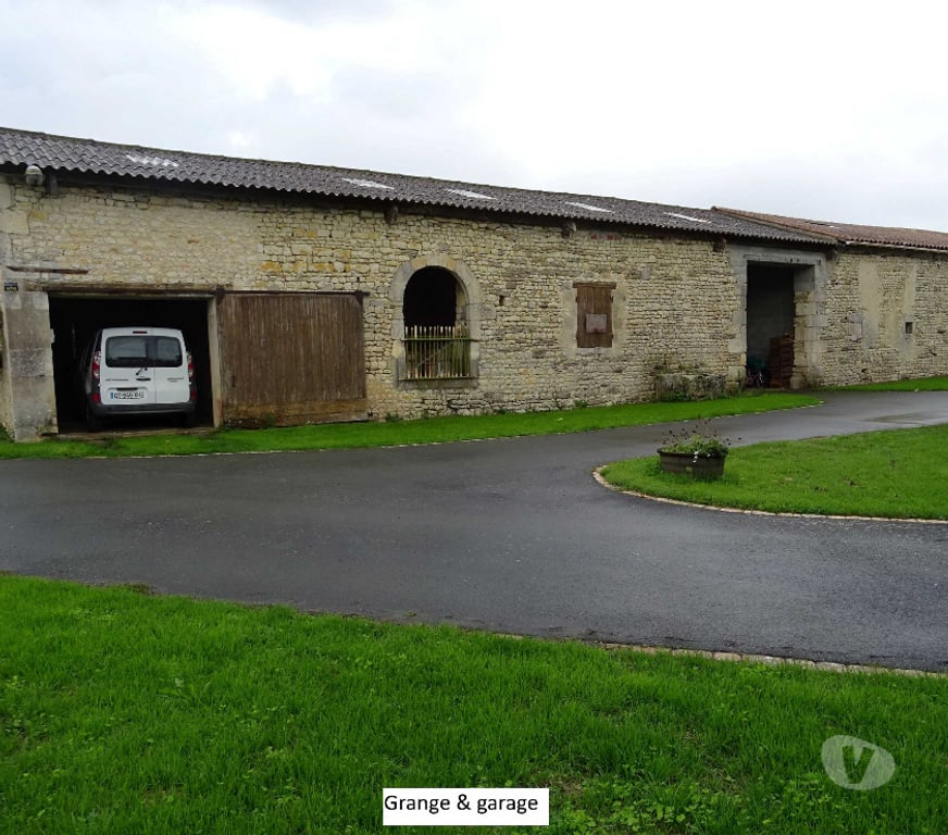 Vente Maison Charente-Maritime Tonnay Boutonne - 17380 - Photos Vivastreet Maison 295m2 entièrement rénovée