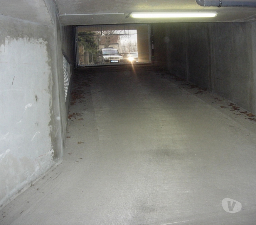 Parkings - Garages Bouches-du-Rhône Chateaurenard - 13160 - Photos Vivastreet Grand Garage Sécurisé