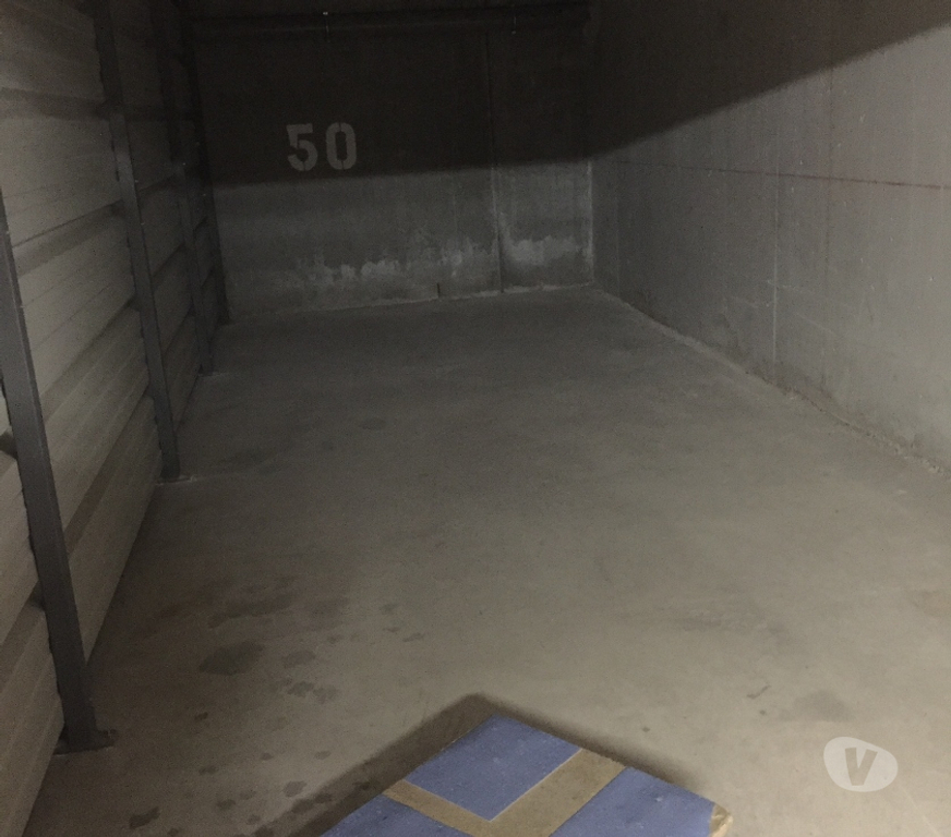 Parkings - Garages Bouches-du-Rhône Chateaurenard - 13160 - Photos Vivastreet Grand Garage Sécurisé