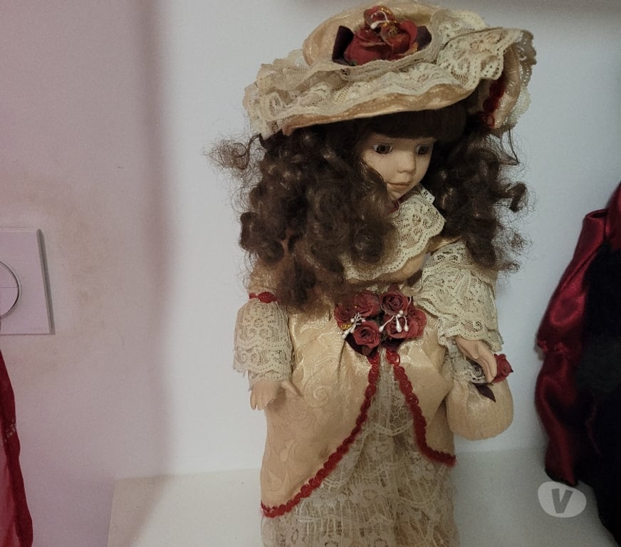 Collection Bouches-du-Rhône Rognac - 13340 - Photos Vivastreet Poupée en porcelaine