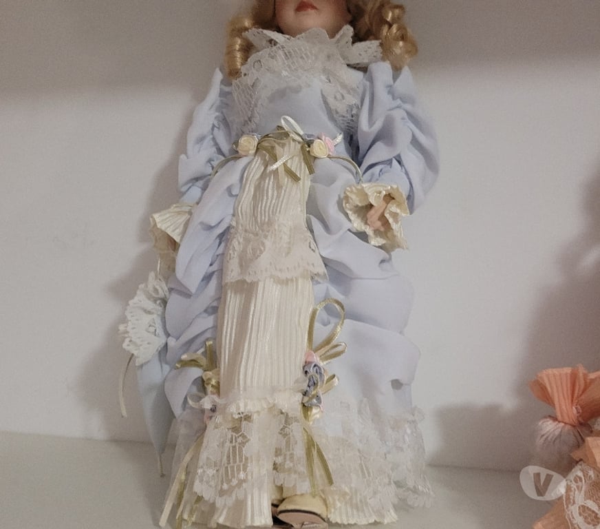 Collection Bouches-du-Rhône Rognac - 13340 - Photos Vivastreet Poupée en porcelaine