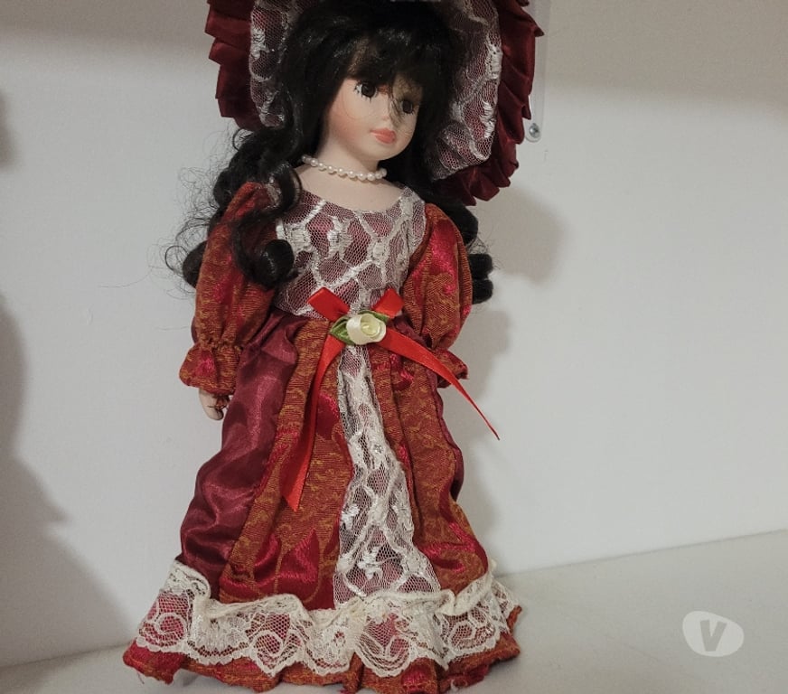 Collection Bouches-du-Rhône Rognac - 13340 - Photos Vivastreet Poupée en porcelaine