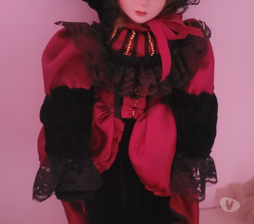 Collection Bouches-du-Rhône Rognac - 13340 - Photos Vivastreet Poupée en porcelaine