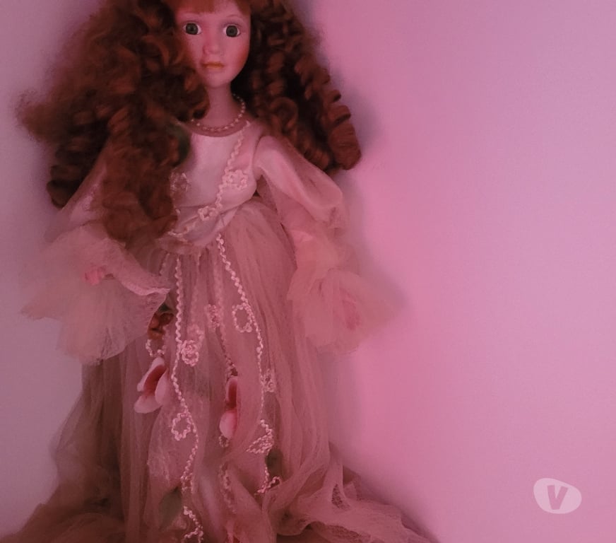 Collection Bouches-du-Rhône Rognac - 13340 - Photos Vivastreet Poupée en porcelaine