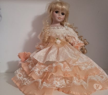 Collection Rognac Bouches-du-Rhône - Photos Vivastreet Poupée en porcelaine