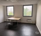 Dardilly - Rhône — Bureau lumineux à louer + 1 place de parking – Dardilly