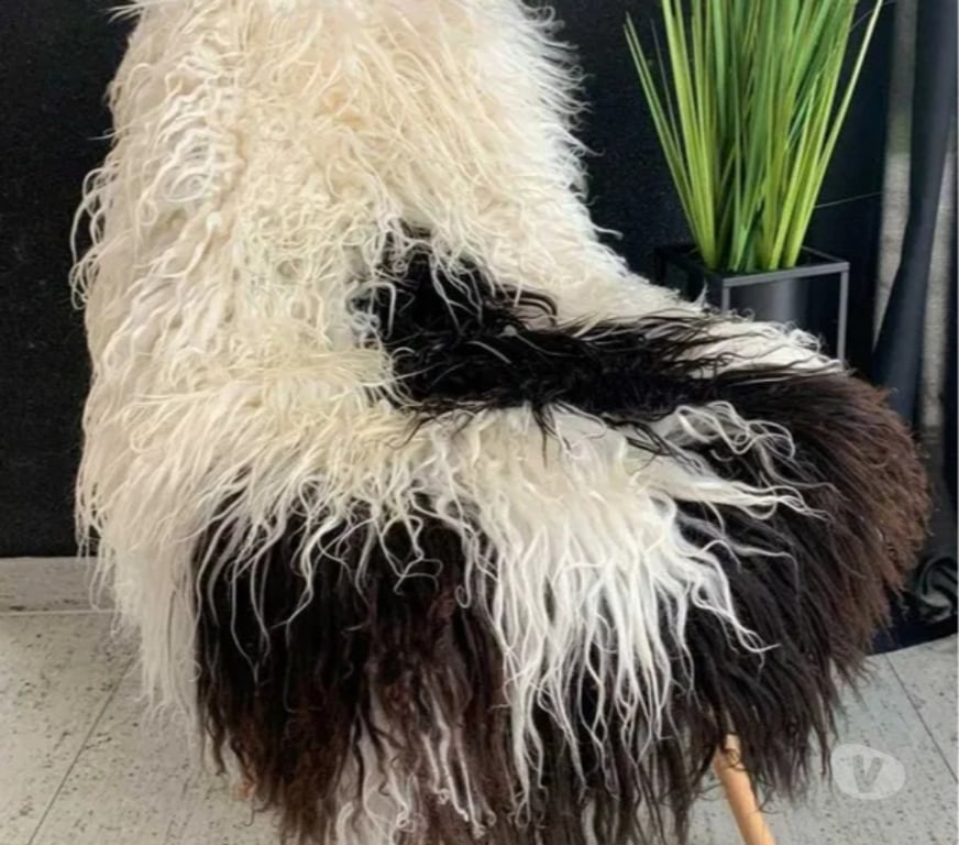 Décoration - art Rhône Craponne - 69290 - Photos Vivastreet Tapis décoratif en laine à poils longs, islandais.