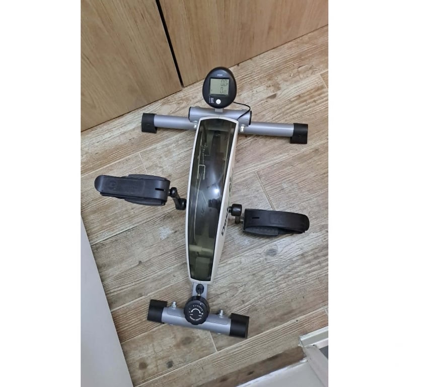 Matériel de sport Val-de-Marne Maisons Alfort - 94700 - Photos Vivastreet Mini vélo d'exercise DeskCycle 2 (Neuf + Boîte d'Origine)