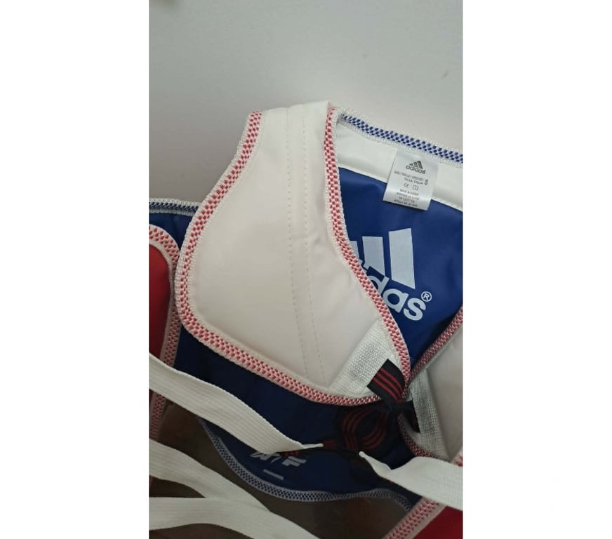 Matériel de sport Val-de-Marne Maisons Alfort - 94700 - Photos Vivastreet Plastron Taekwondo Adidas (Neuf + Réversible Rouge Bleu)