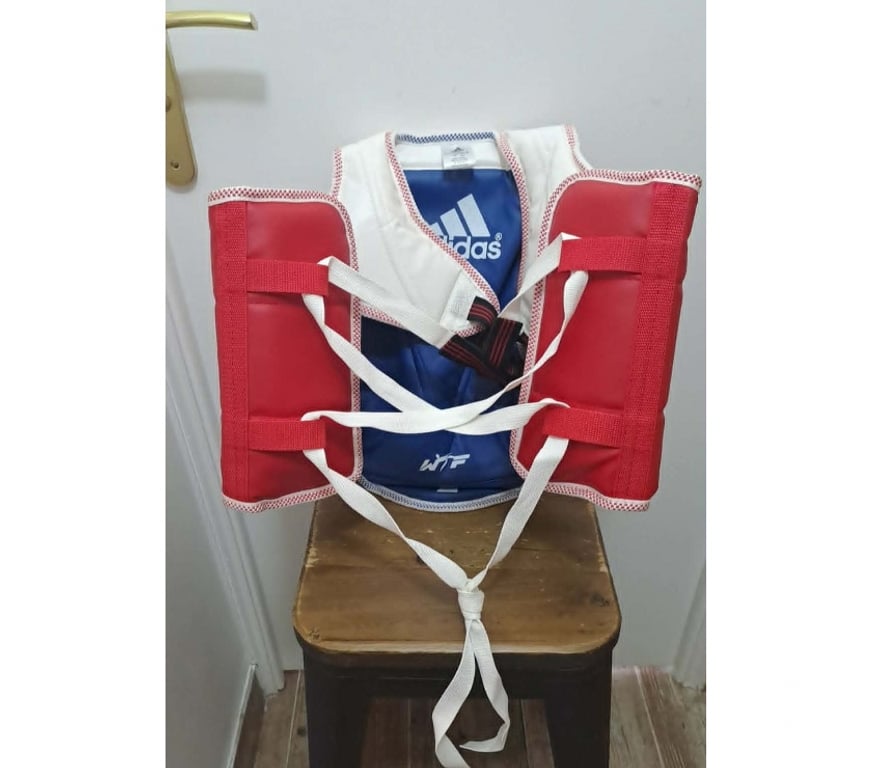 Matériel de sport Val-de-Marne Maisons Alfort - 94700 - Photos Vivastreet Plastron Taekwondo Adidas (Neuf + Réversible Rouge Bleu)