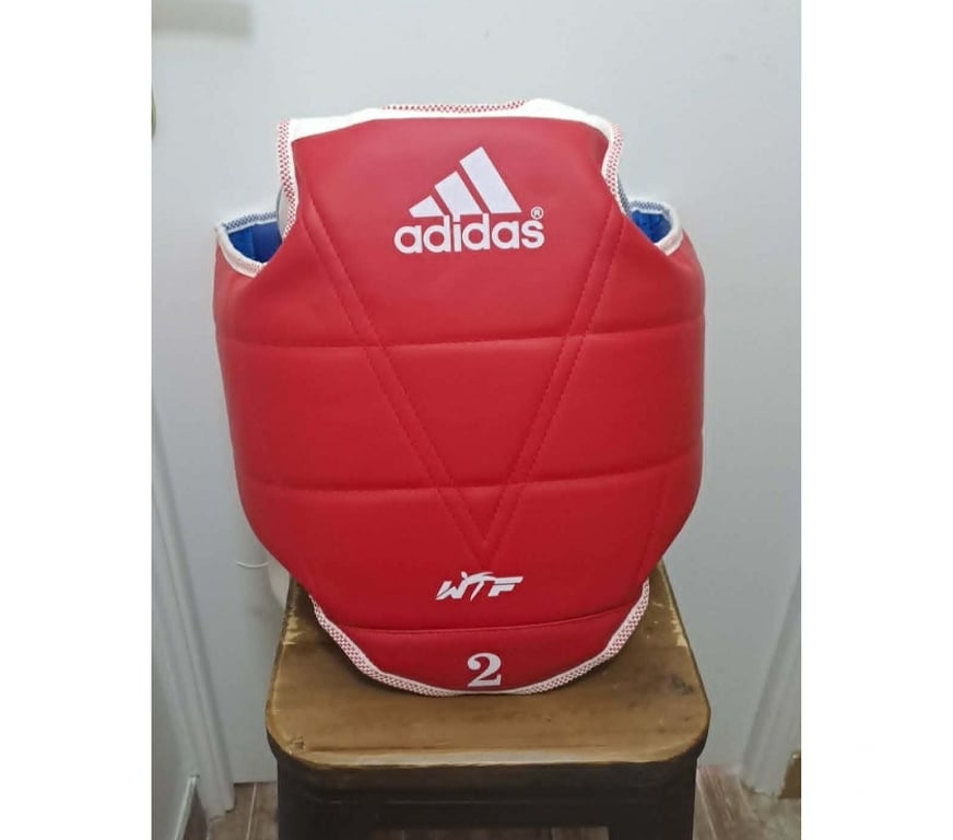 Matériel de sport Val-de-Marne Maisons Alfort - 94700 - Photos Vivastreet Plastron Taekwondo Adidas (Neuf + Réversible Rouge Bleu)