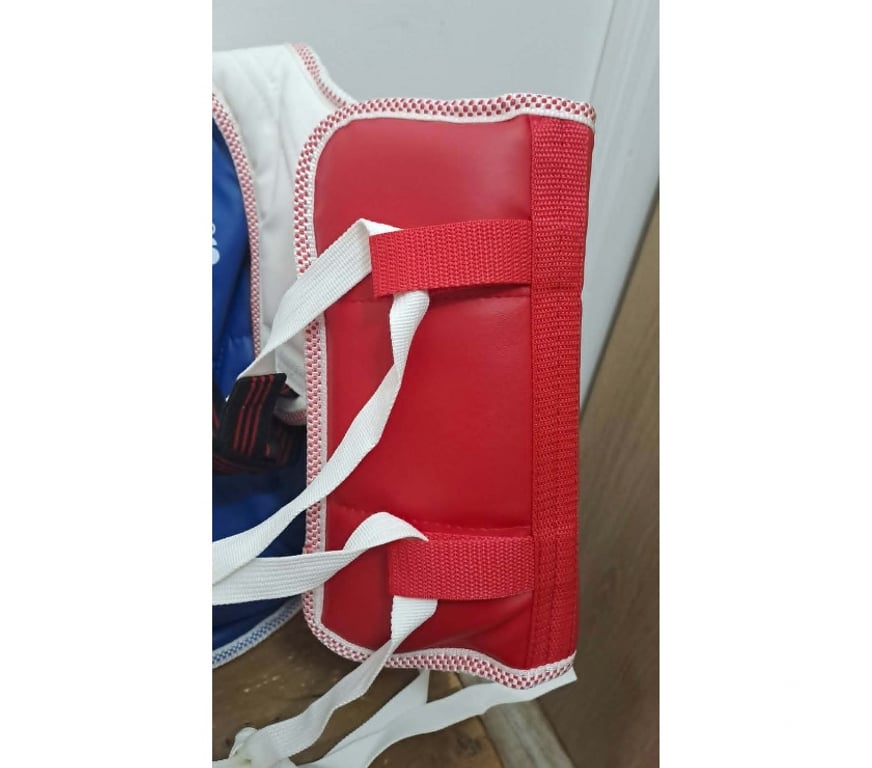 Matériel de sport Val-de-Marne Maisons Alfort - 94700 - Photos Vivastreet Plastron Taekwondo Adidas (Neuf + Réversible Rouge Bleu)