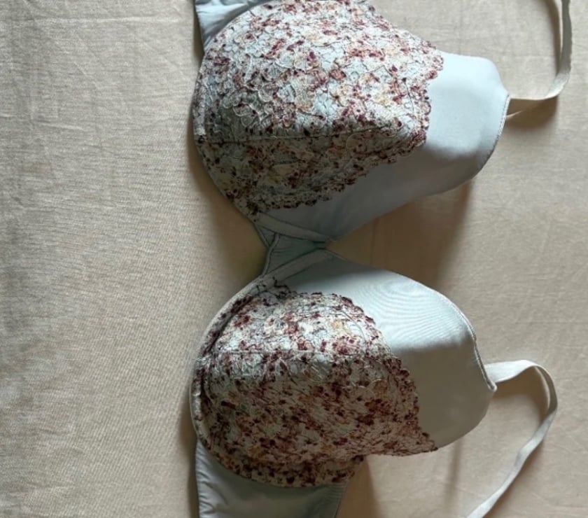 Vêtements Courbevoie Hauts-de-Seine - Photos Vivastreet Vend soutien gorge 95F blanc