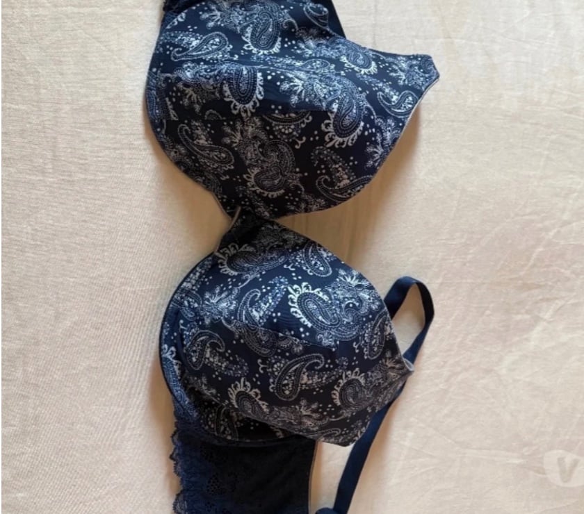 Vêtements occasion Courbevoie Hauts-de-Seine - Photos Vivastreet Soutien gorge bleu 95F
