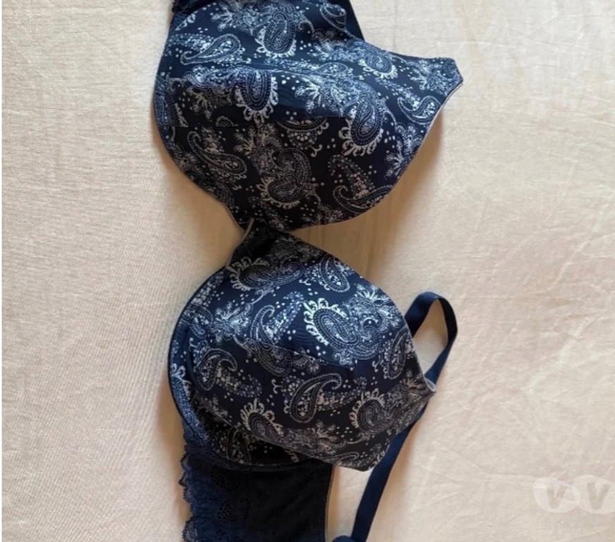 Vêtements occasion Hauts-de-Seine Courbevoie - 92400 - Photos Vivastreet Soutien gorge bleu 95F