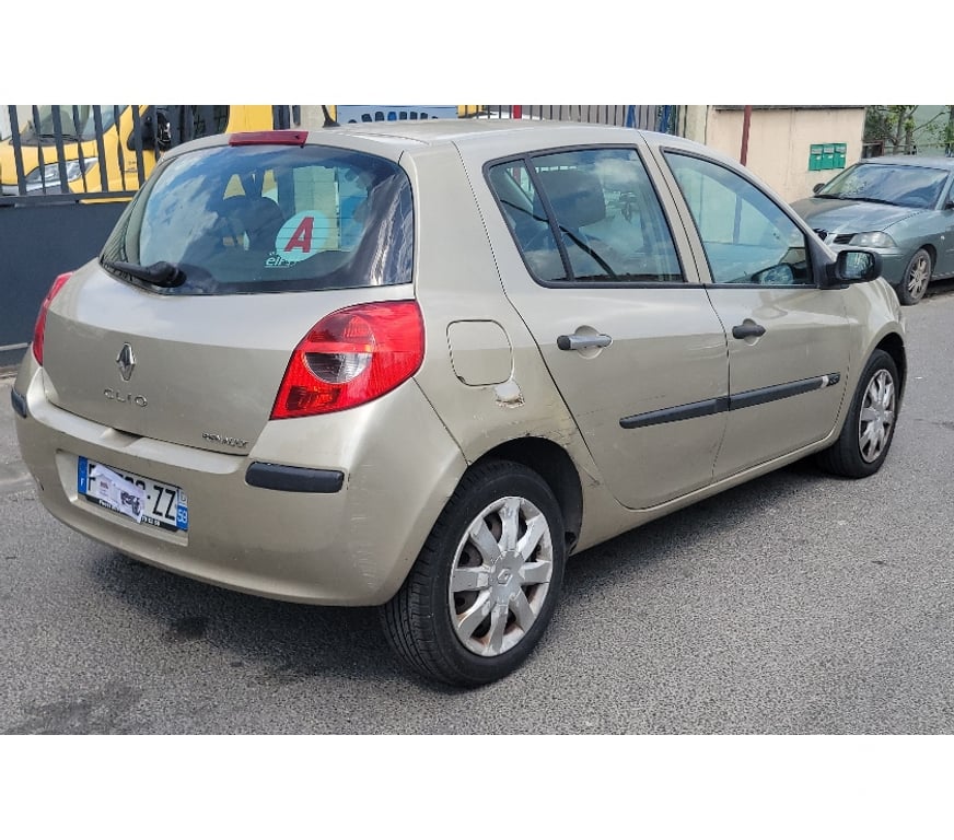 Voiture d'occasion Seine-Saint-Denis Montfermeil - 93370 - Photos Vivastreet RENAULT CLIO 3 1.5 DCI 70 CH