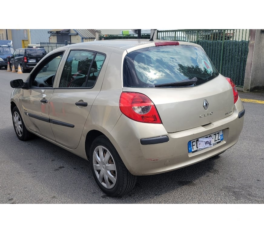 Voiture d'occasion Seine-Saint-Denis Montfermeil - 93370 - Photos Vivastreet RENAULT CLIO 3 1.5 DCI 70 CH