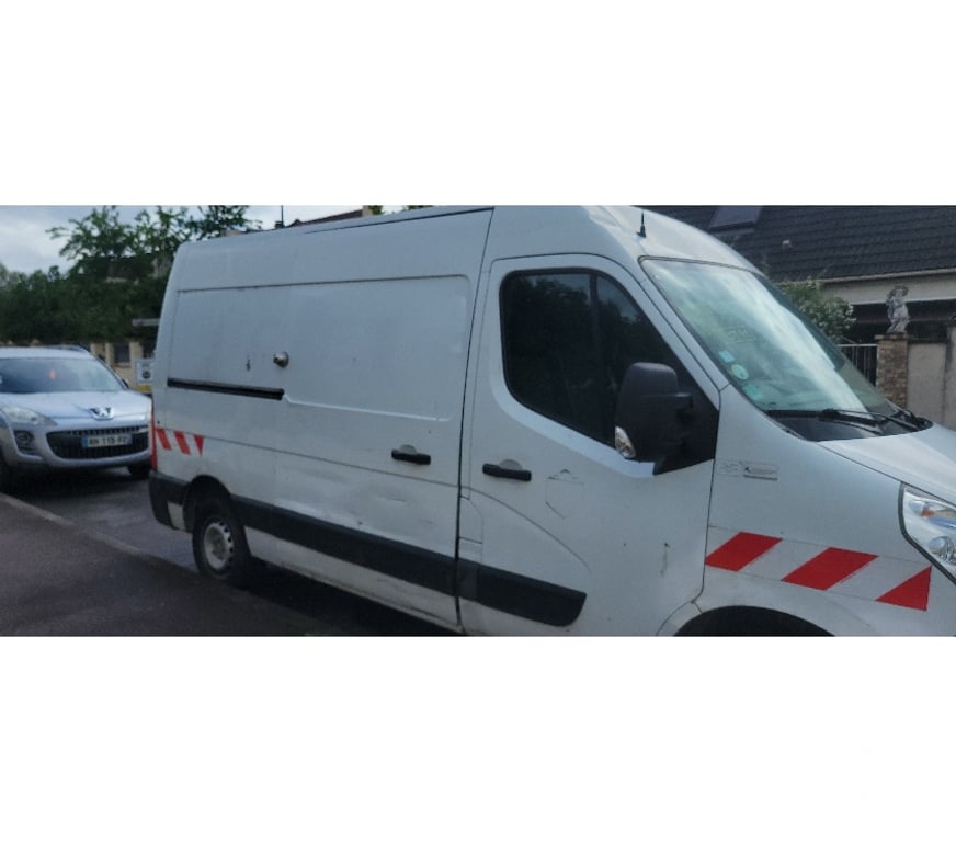 Véhicules commerciaux & utilitaires d'occasion Seine-Saint-Denis Montfermeil - 93370 - Photos Vivastreet RENAULT Master 2.3 dCi 110 pb boite vitesse