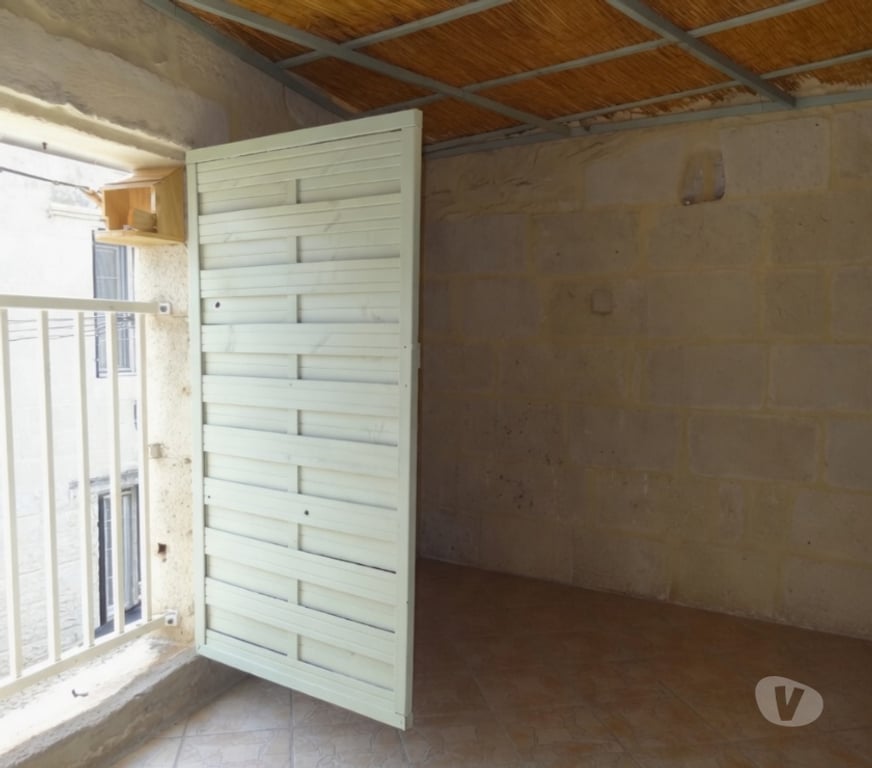 Vente Immeuble Gard Codognan - 30920 - Photos Vivastreet Immeuble mixte Maison village avec local commercial