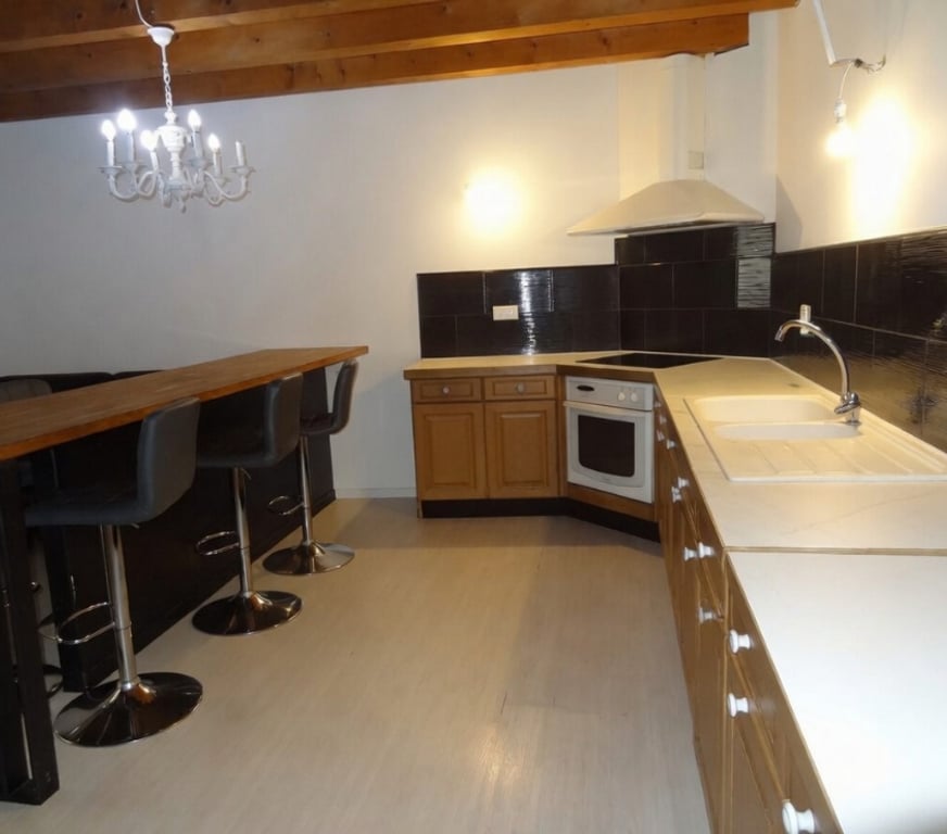 Vente Immeuble Gard Codognan - 30920 - Photos Vivastreet Immeuble mixte Maison village avec local commercial