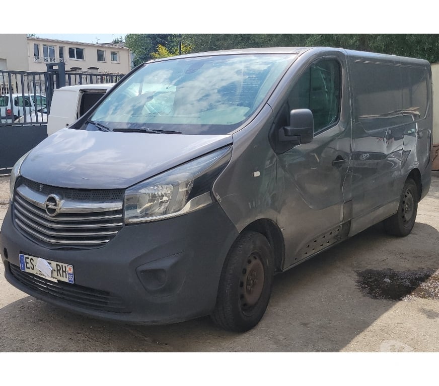 Véhicules commerciaux & utilitaires d'occasion Seine-Saint-Denis Montfermeil - 93370 - Photos Vivastreet OPEL Vivaro 1.6 CDTI 120 moteur hs