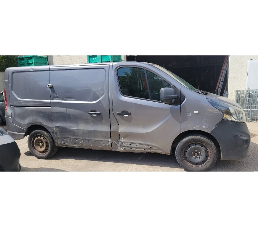 Véhicules commerciaux & utilitaires d'occasion Seine-Saint-Denis Montfermeil - 93370 - Photos Vivastreet OPEL Vivaro 1.6 CDTI 120 moteur hs