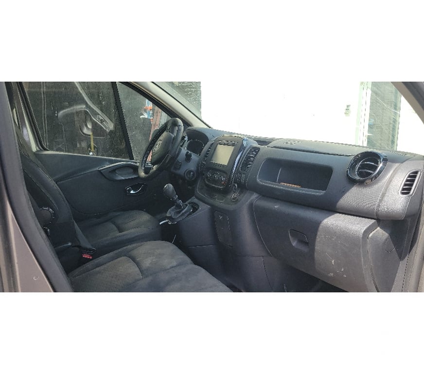 Véhicules commerciaux & utilitaires d'occasion Seine-Saint-Denis Montfermeil - 93370 - Photos Vivastreet OPEL Vivaro 1.6 CDTI 120 moteur hs