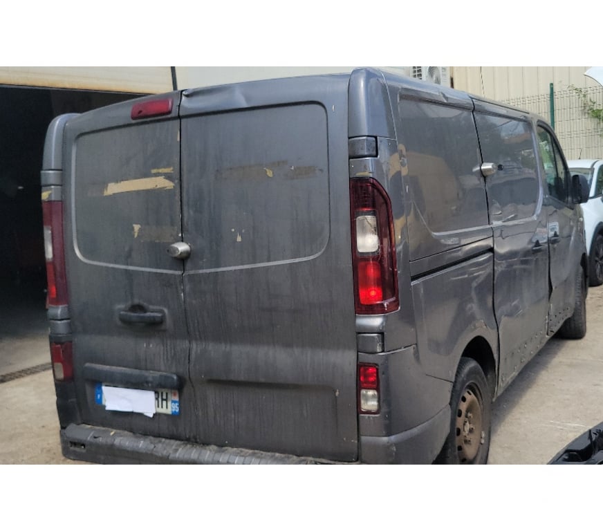 Véhicules commerciaux & utilitaires d'occasion Seine-Saint-Denis Montfermeil - 93370 - Photos Vivastreet OPEL Vivaro 1.6 CDTI 120 moteur hs