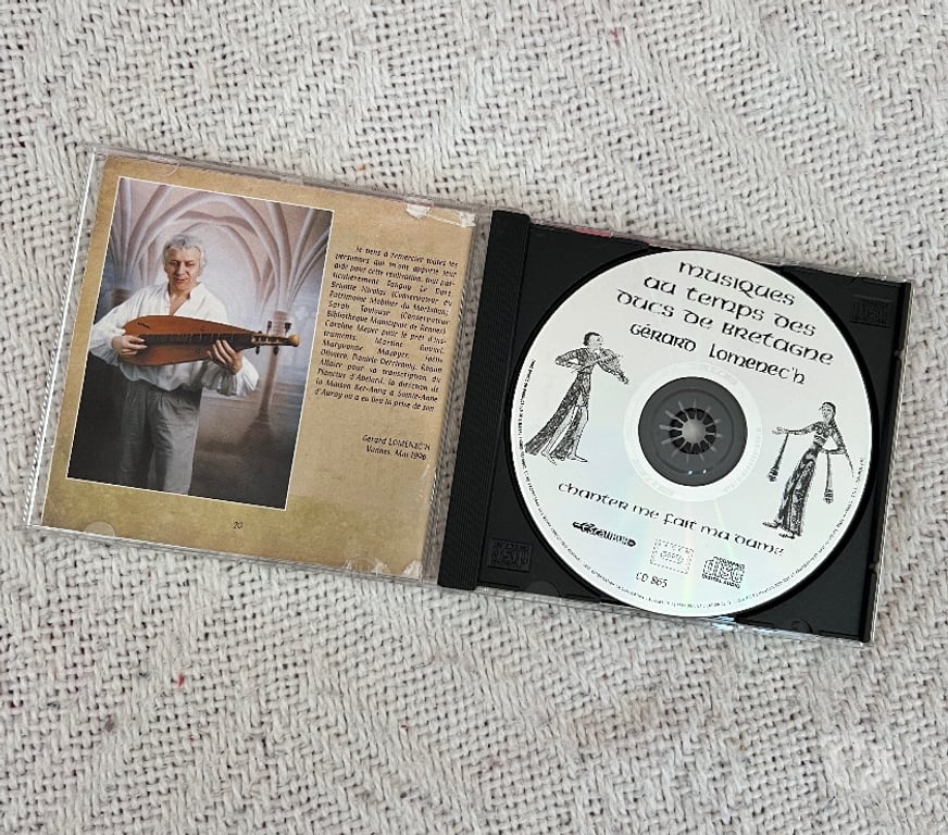 CDs Loire-Atlantique Nantes - Photos Vivastreet Livre CD – La musique du Moyen Age (collector)